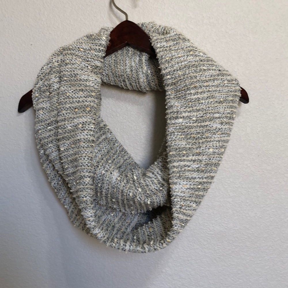 Express | Beautiful Infinity Scarf - Picture 7 of 8